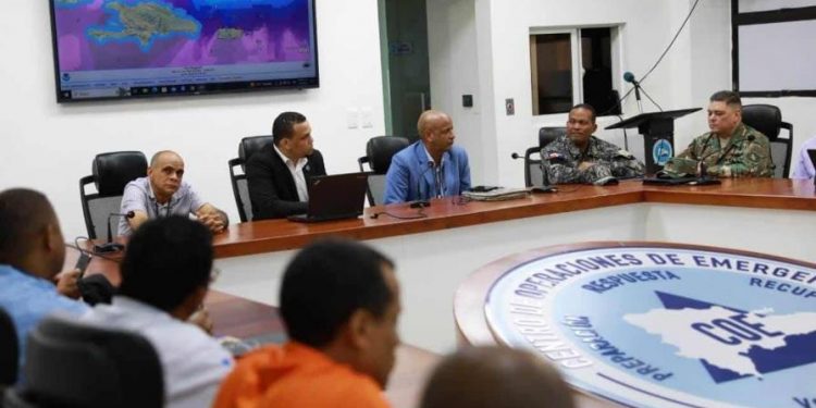 COE coordina acciones para reducir posibles daños del huracán Lee en el país