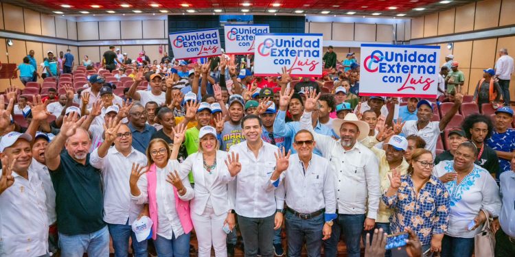 Roberto Ángel juramenta exgobernadora del PLD en Dajabón en la Unidad Externa