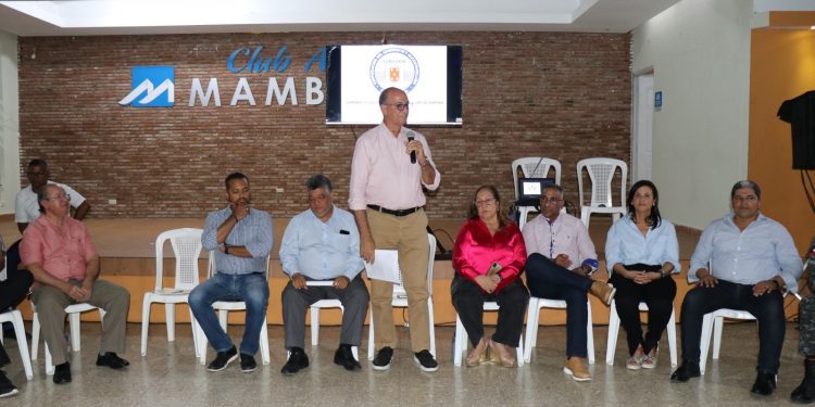 Autoridades socializan con sectores productivos de Gurabo construcción colector de aguas residuales