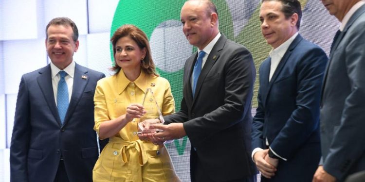 Rodríguez dice reconocimiento de la ACIS recae en labor del gobierno