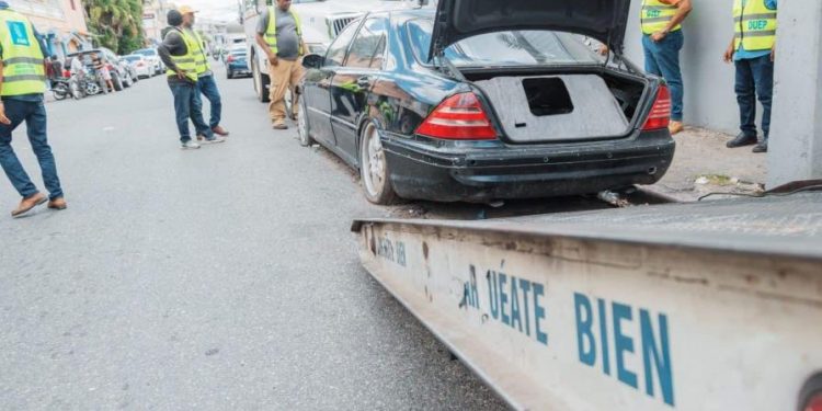 El Intrant, la Digesett y el ADN iniciaron un plan de limpieza de vehículos chatarras y casetas