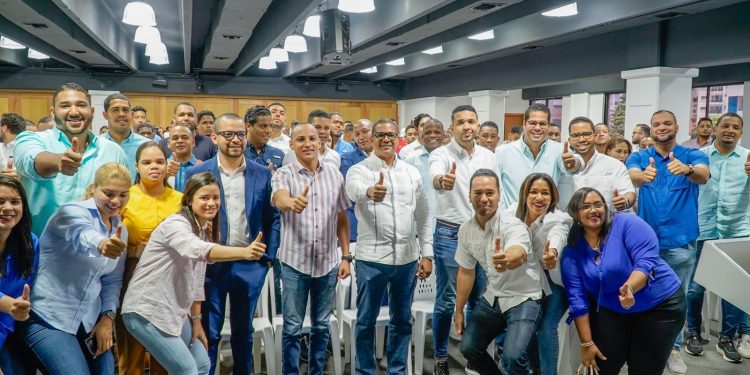 Eilyn Beltrán apoya a Carlos Valdez como coordinador de campaña de la Juventud de Abinader