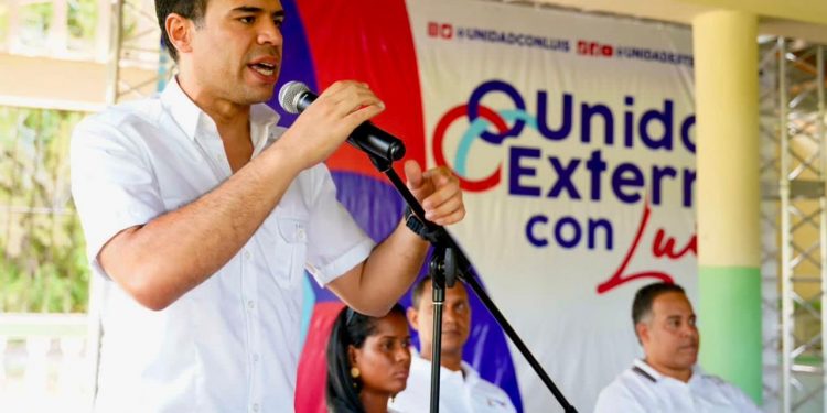 Roberto Ángel juramenta a regidor de Palo Alto y decenas de dirigentes del PLD en Barahona