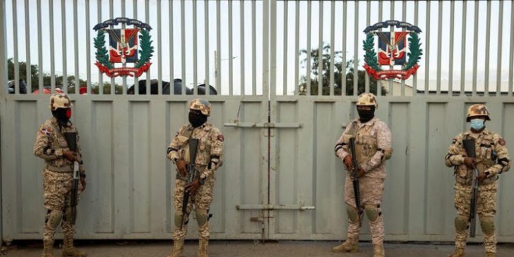 Militares dominicanos arropan frontera para hacer cumplir medidas
