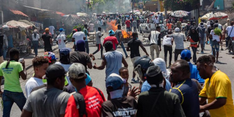 Haitianos exigen la dimisión de su primer ministro