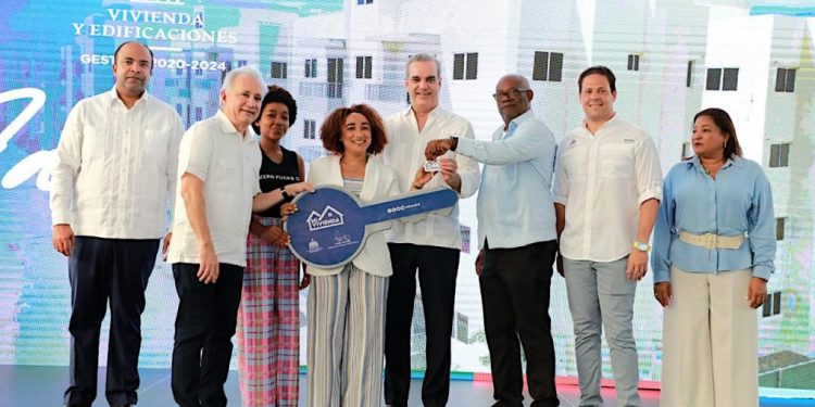 Gobierno entrega 200 apartamentos en Mi Vivienda San Luis