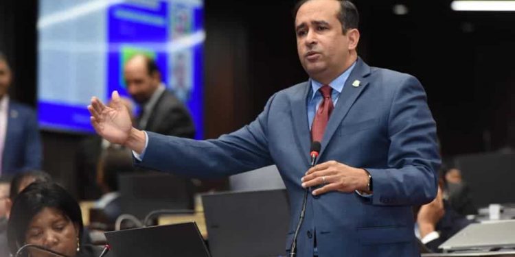 Diputados apoyan pedido de OEA para diálogo, pero dicen "no hay con quién hablar" en Haití