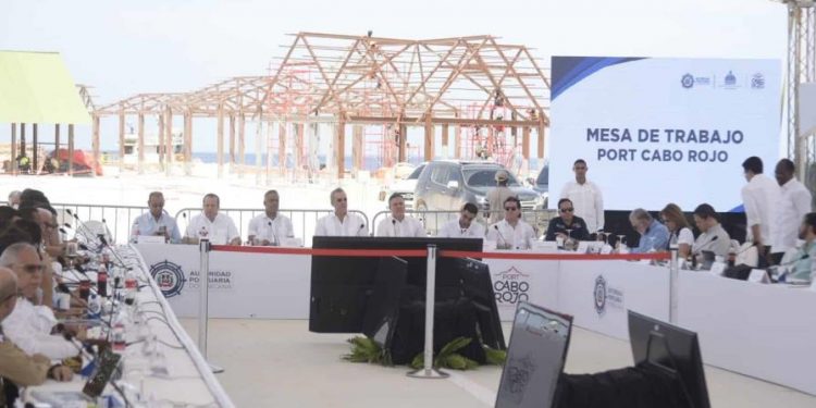 Abinader preside mesa de trabajo en Cabo Rojo para definir proyectos turísticos
