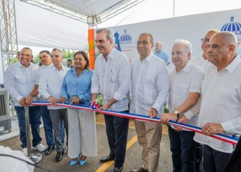 Gobierno entrega en San Luis calles, aceras y contenes construidas con inversión de RD$260 MM