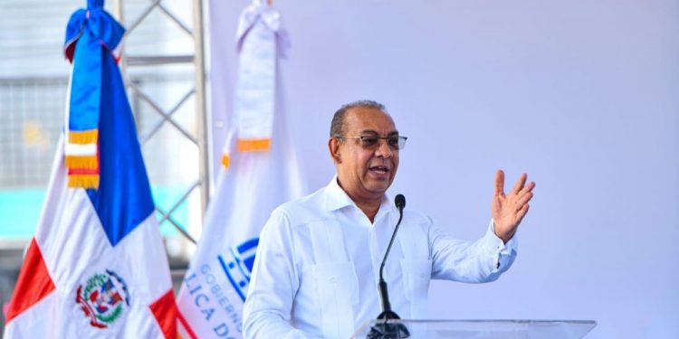 MOPC instala por 45 días sus equipos en trabajo continuo en Sabana Grande de Boyá