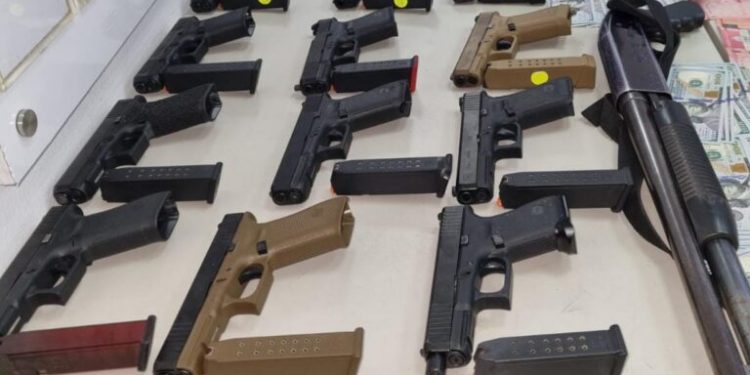 Aplazan por segunda ocasión audiencia de coerción a nueve imputados en red tráfico de armas en Santiago