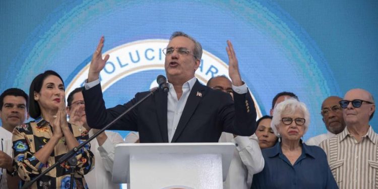 Candidatos presidenciales calientan la política con proclamaciones y alianzas