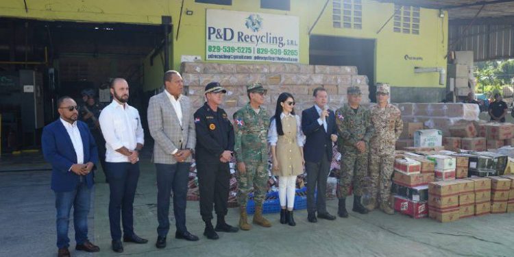 Incineran mercancías incautadas a contrabandistas que serían comercializadas en frontera