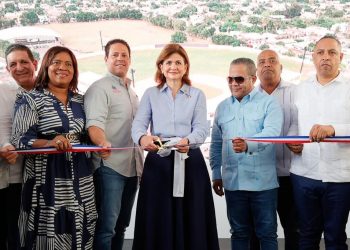 Vicepresidenta Raquel Peña inaugura un CAFI en el recinto Bonao de la UASD y dos estadios de béisbol