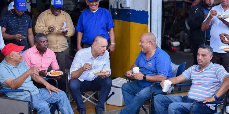 Ulises Rodríguez, recibe masivo apoyo en gran mano a mano en la Zona Sur de Santiago