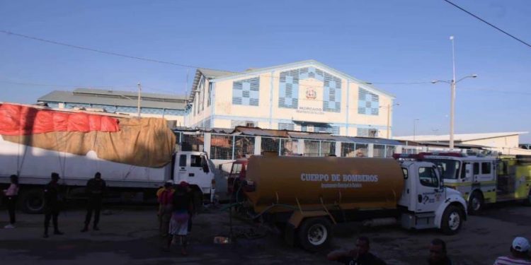 Fuego afectó varios módulos del mercado de Dajabón; está controlado