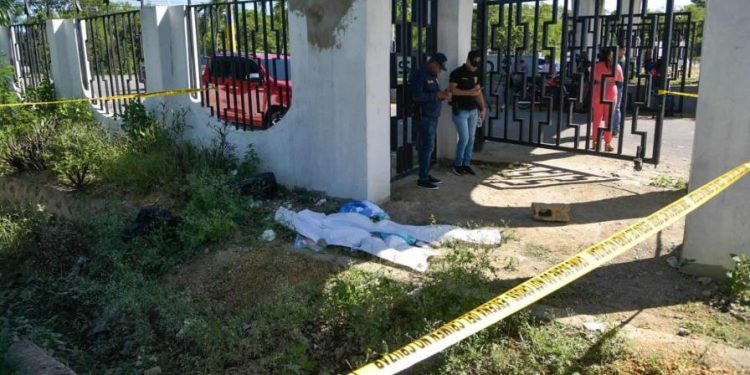 Hallan seis cadáveres de recién nacidos en la entrada del cementerio Cristo Salvador