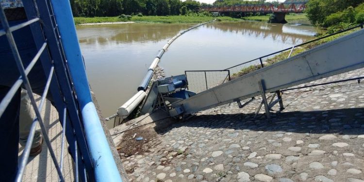 Presentan plan piloto para recoger desechos sólidos de Rio Yaque del Norte en Santiago