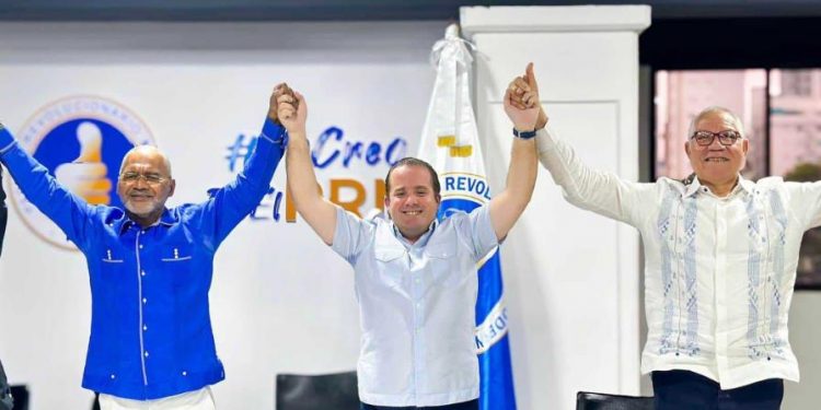 Alcalde del municipio Vallejuelo abandona el PLD y se juramenta en el PRM