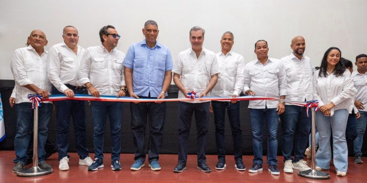 Presidente Abinader inaugura proyecto eléctrico en María Trinidad Sánchez que beneficia a más de 18,000 clientes