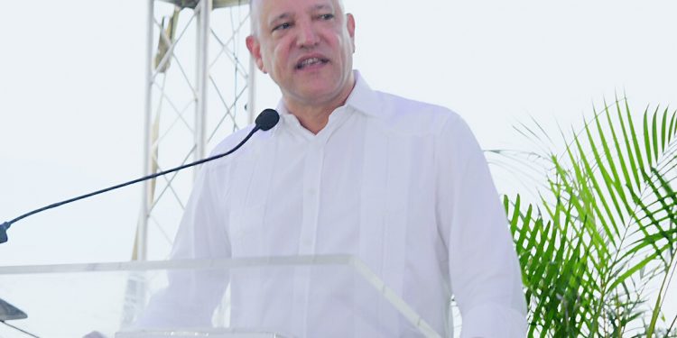 Candidato alcalde PRM por Santiago presenta campaña publicitaria basada en la modernidad