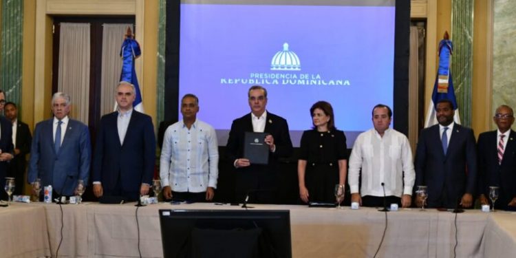 Gobierno dominicano firma pacto nacional de políticas de Estado frente a situación Haití