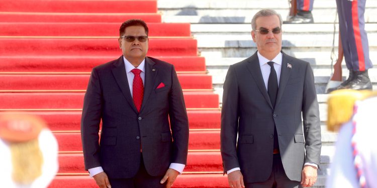 Presidente Abinader recibe su homólogo de Surinam, Chandrikapersad Santokhi en visita oficial