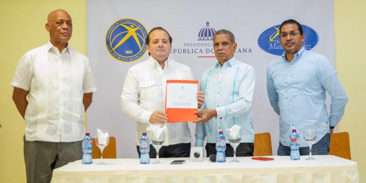 Ministro José Paliza entrega 20 MM para remodelación del Centro Cultural y área de Salud de la Fundación Mauricio Báez