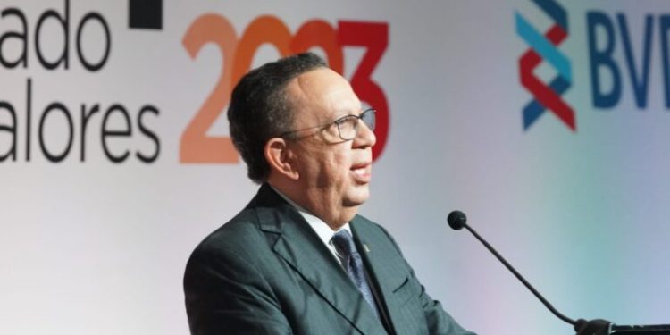 Valdez Albizu destaca fortalecimiento del mercado de valores