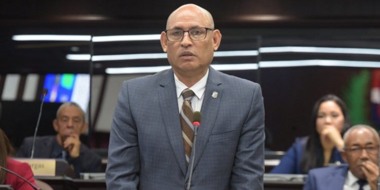 Diputado pide poner en agenda la modificación de la Ley de Seguridad Social