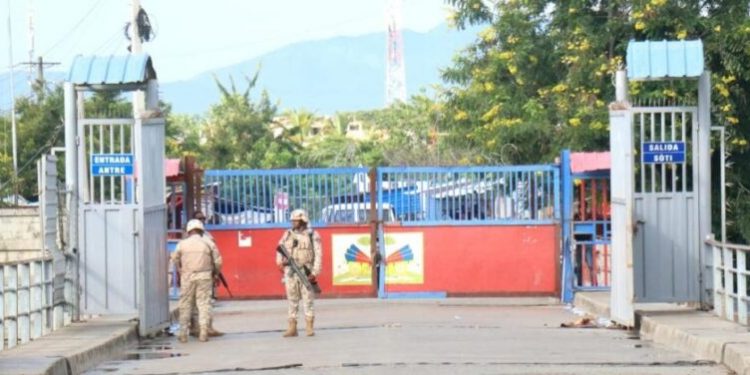 Autoridades de Haití retoman control y cierran la puerta fronteriza de Juana Méndez