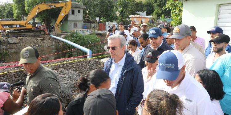 Presidente Abinader recorre zonas de desastre en provincias Duarte y San José de Ocoa