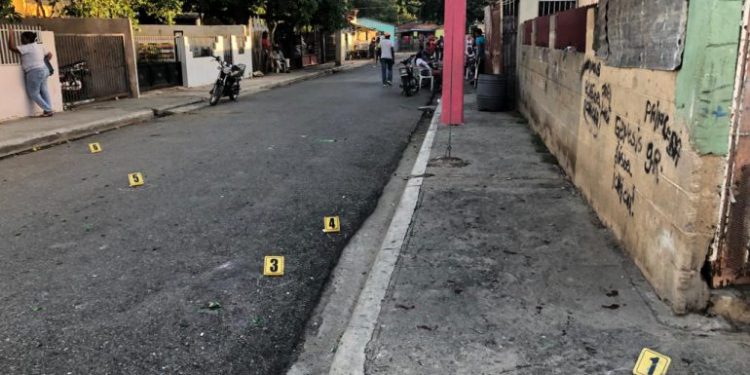 Policía Nacional arresta dos personas tras enfrentamiento a tiros por punto de drogas en Mao Valverde