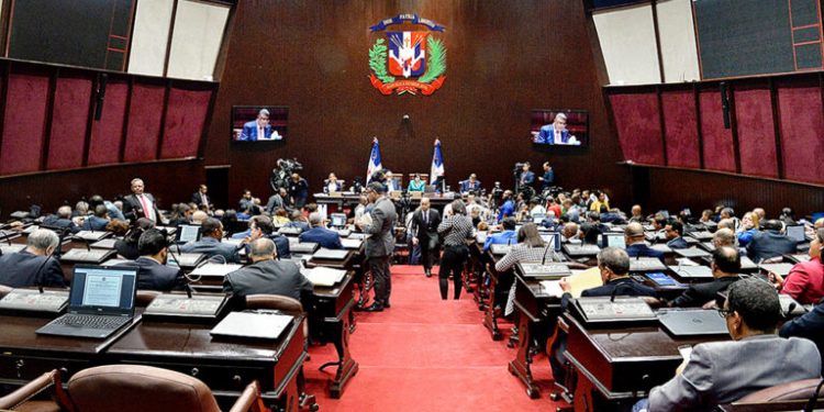 Cámara de Diputados crea comisión para estudiar contrato Aerodom