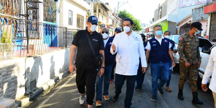 Ministro de Salud dice casos de dengue comienzan a bajar en el país por acciones preventivas continuas