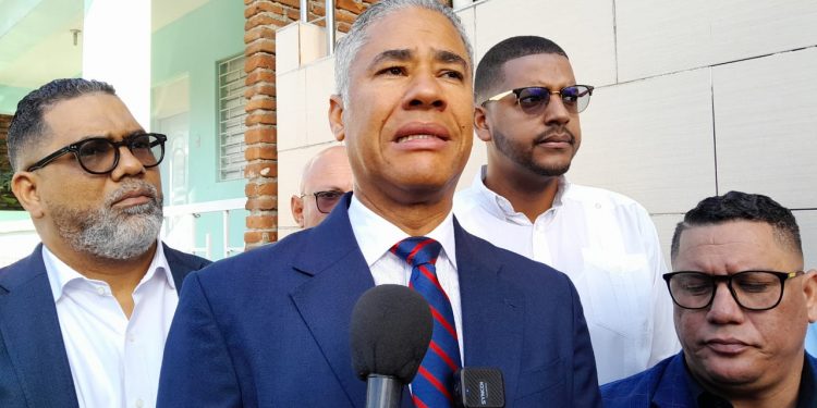 Andrés Cueto asegura en Santiago el comercio y todo fluye con total normalidad