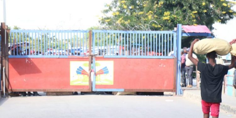 Continúa inactivo mercado de Dajabón por cierre de frontera de Haití