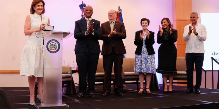 Vicepresidenta afirma los dominicanos en el exterior son una prioridad para el Gobierno