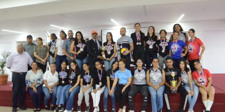 Alcaldía de Santiago realiza premiación voleibol u17