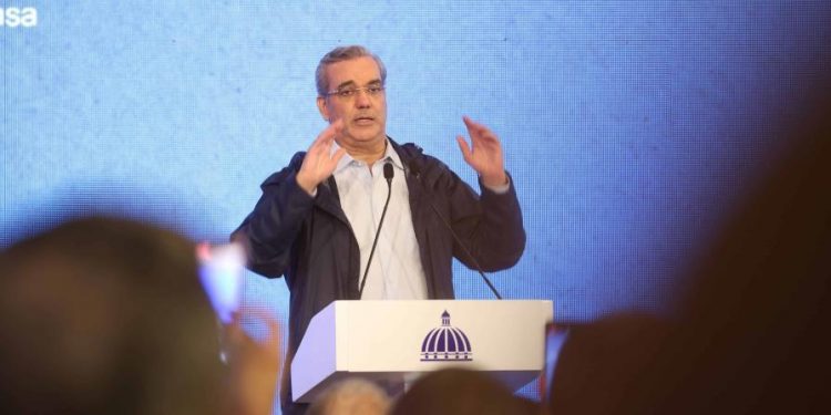 Abinader: cambio climático es real, hay que prepararse