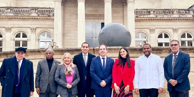 Misión RD aborda en Francia problemática haitiana y fronteriza