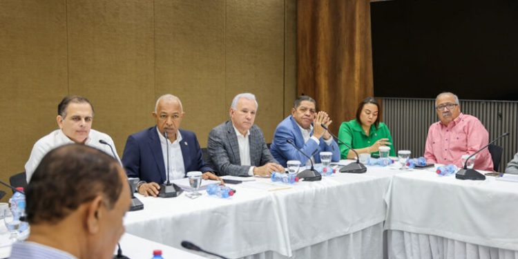 Comisión recibe explicaciones del Presupuesto 2024