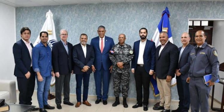 Nuevo director de la Policía Nacional se reúne con ejecutivos MLB