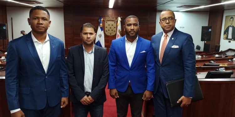 Concejales del PRM piden alcalde Martínez explique contrato fallido