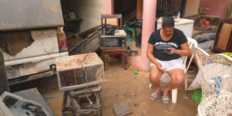 Los afectados por las lluvias comienzan a retornar a sus hogares
