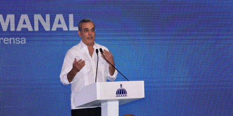 Abinader advierte: "El interés nacional debe estar por encima del interés comercial"