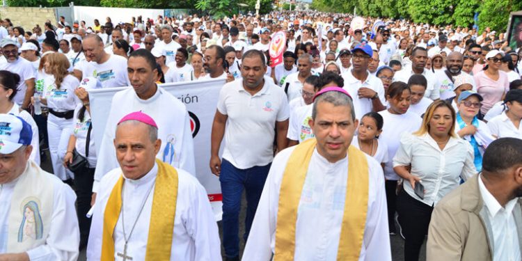 Miles de católicos dieron “un paso por mi familia”