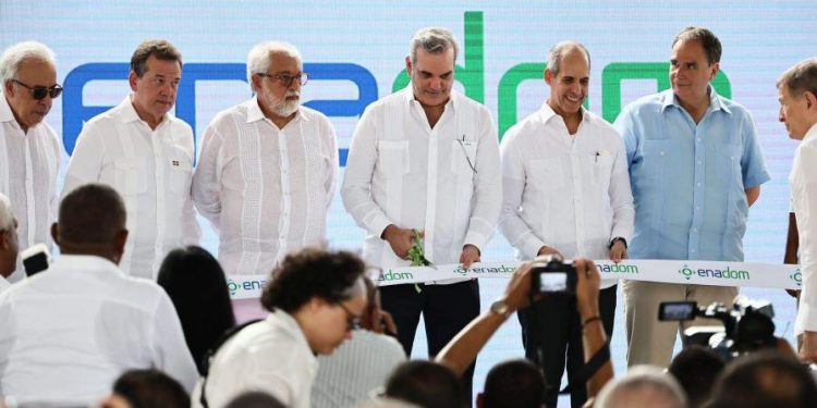 Presidente Abinader inicia operaciones de nuevo depósito de Gas Natural en Boca Chica