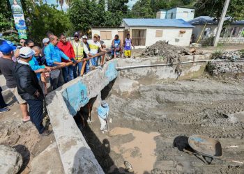 Deligne Ascención supervisa daños causados por disturbio atmosférico en Ocoa y Azua