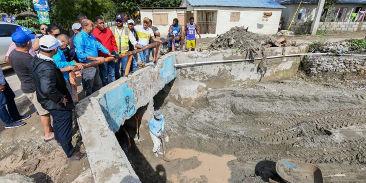 Deligne Ascención supervisa daños causados por disturbio atmosférico en Ocoa y Azua